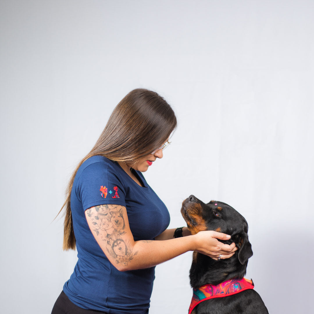Humano Monarcas | Latidos | Aquí Vive Mi Peludo Monarcas Pets Co.